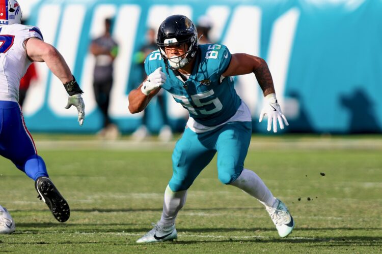 Strange, Jags agree to extension